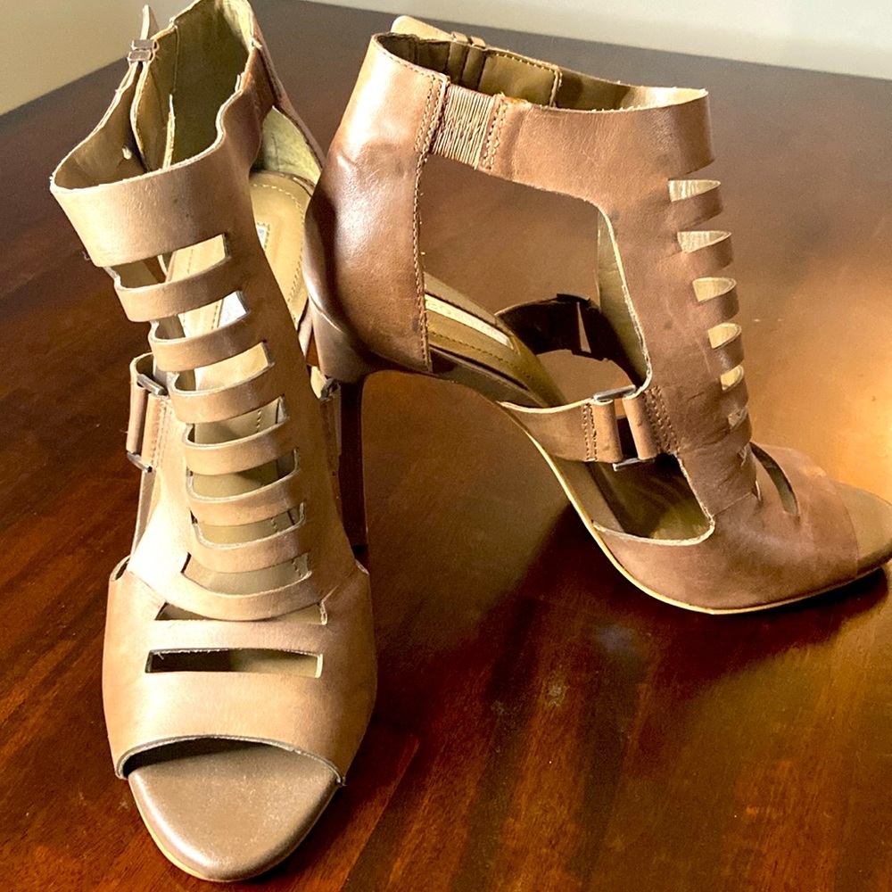 🤎BCBGeneration Stiletto Cutout Sandals🤎